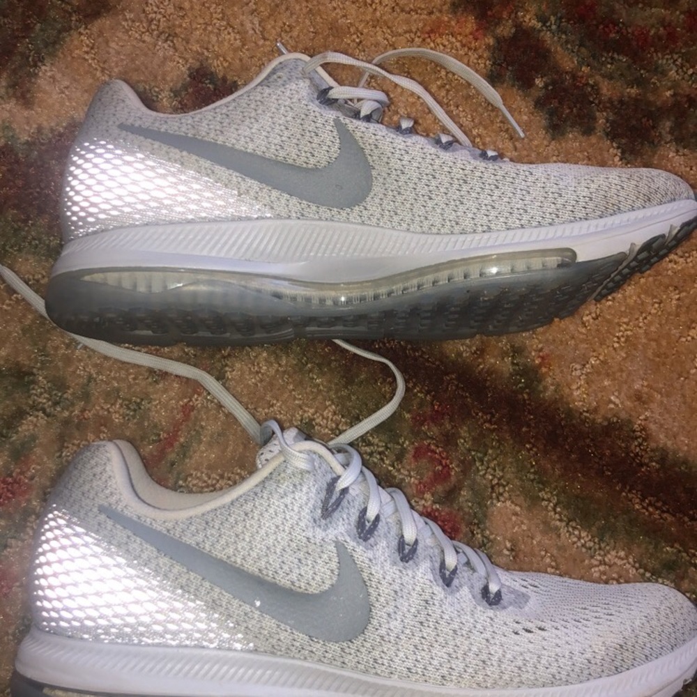 Women’s size 10 zoom all out.